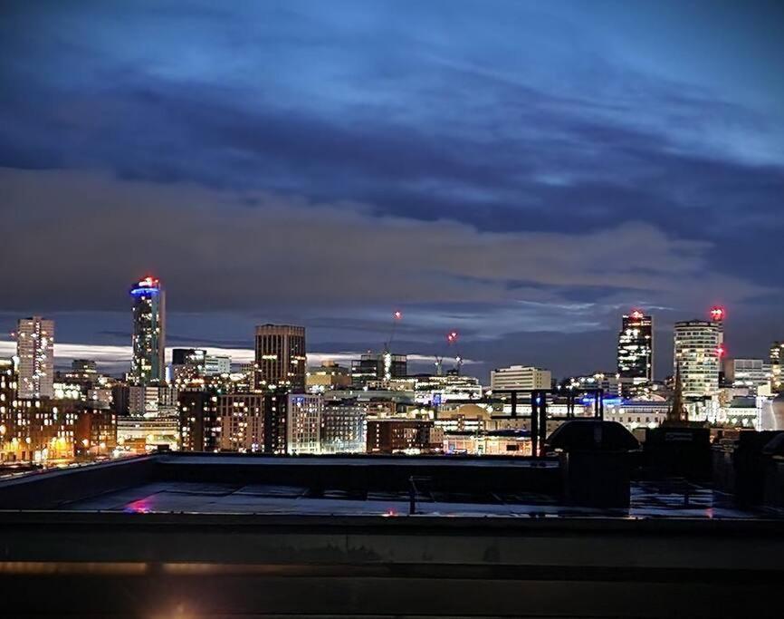 Penthouse - Amazing City Skyline Views - Free Parking - Balcony - Utilita Arena - New St Station - Bullring Shopping Birmingham Exteriér fotografie